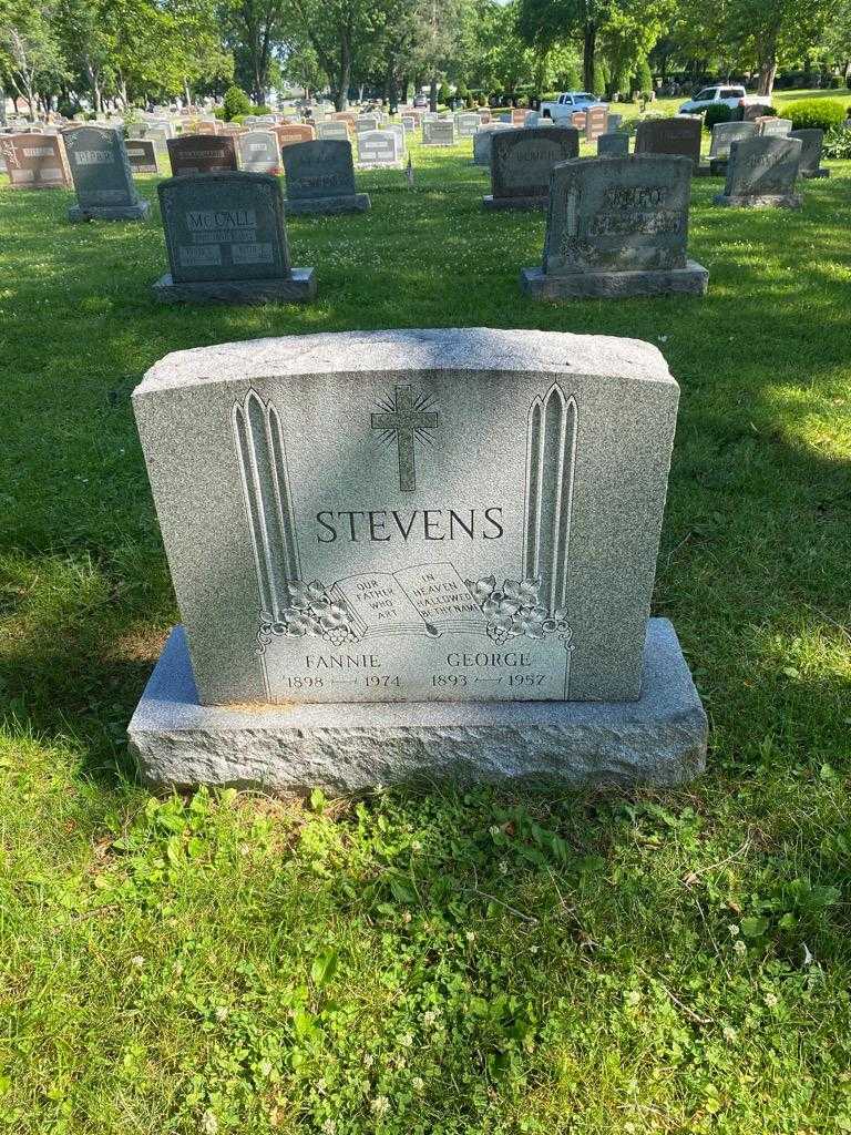 Fannie Stevens's grave. Photo 2