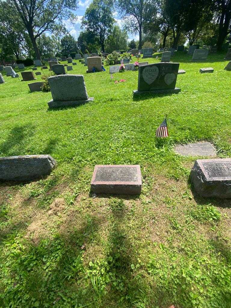 Helen I. Meade's grave. Photo 1