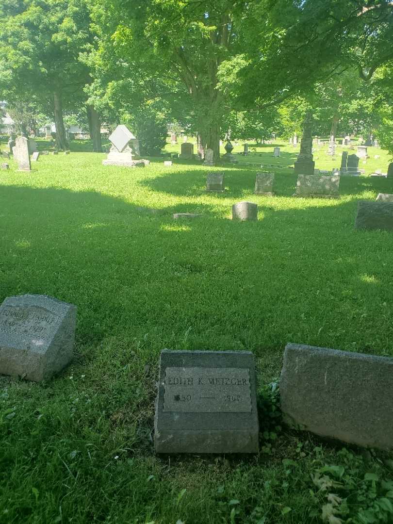 Edith K. Metzger's grave. Photo 2