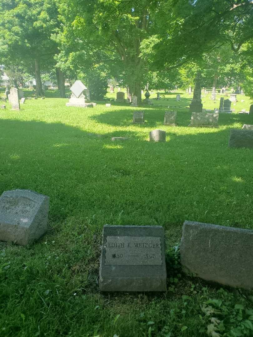 Edith K. Metzger's grave. Photo 1