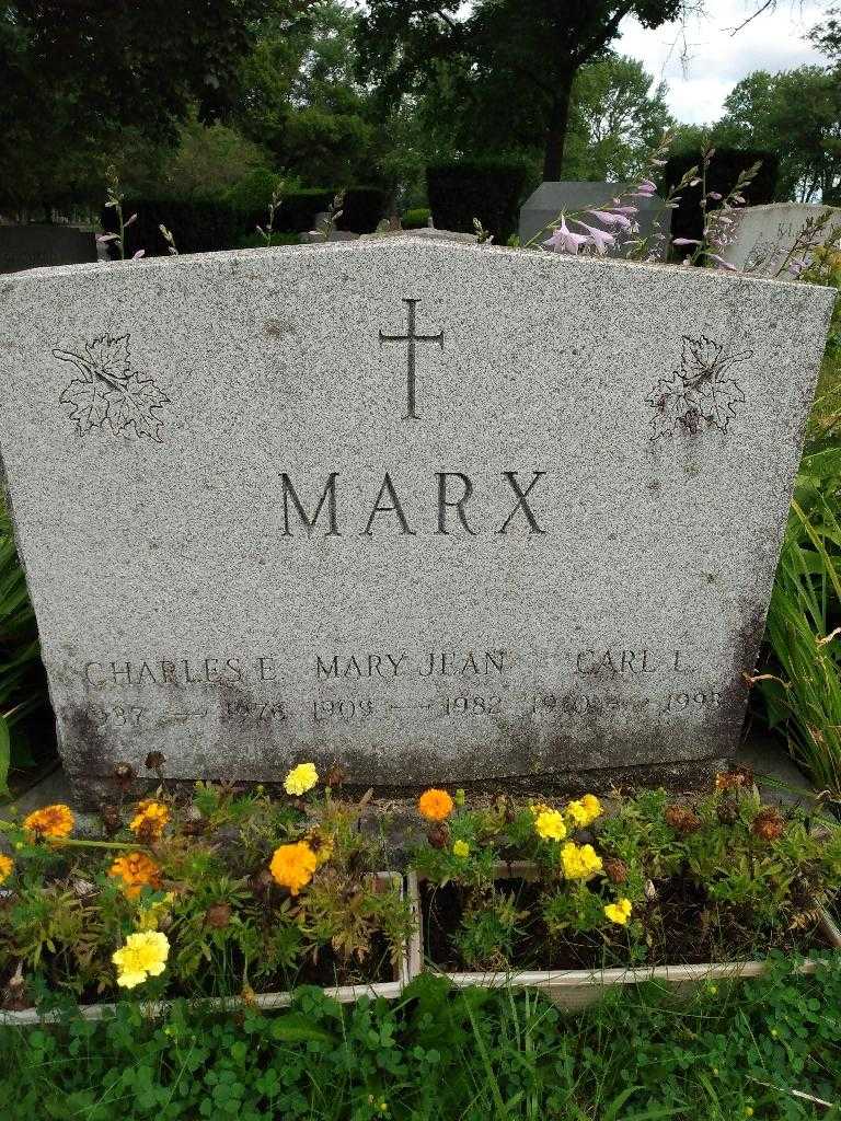 Charles E. Marx's grave. Photo 1