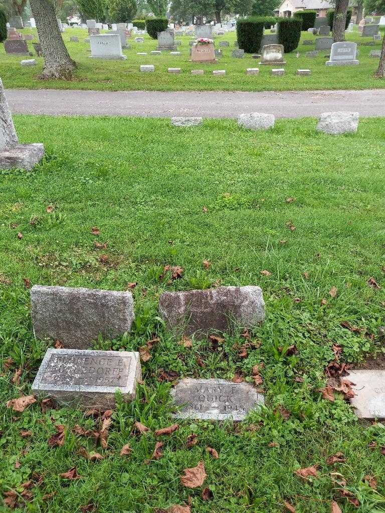 Mary Elizabeth Quick's grave. Photo 1