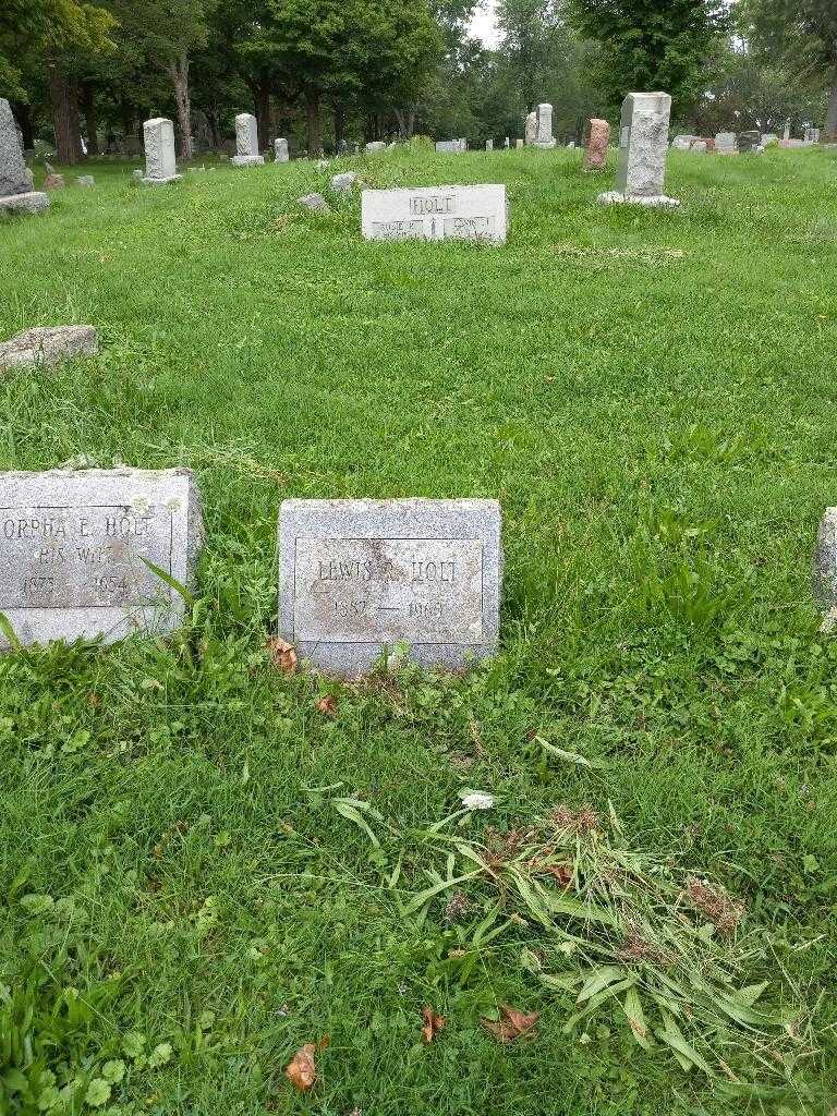 Lewis R. Holt's grave. Photo 1