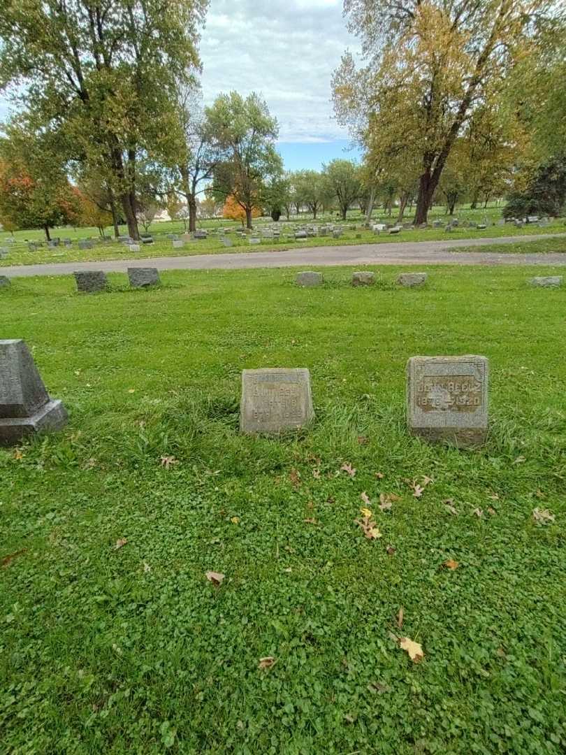 Jennie Beelz Mertens's grave. Photo 1