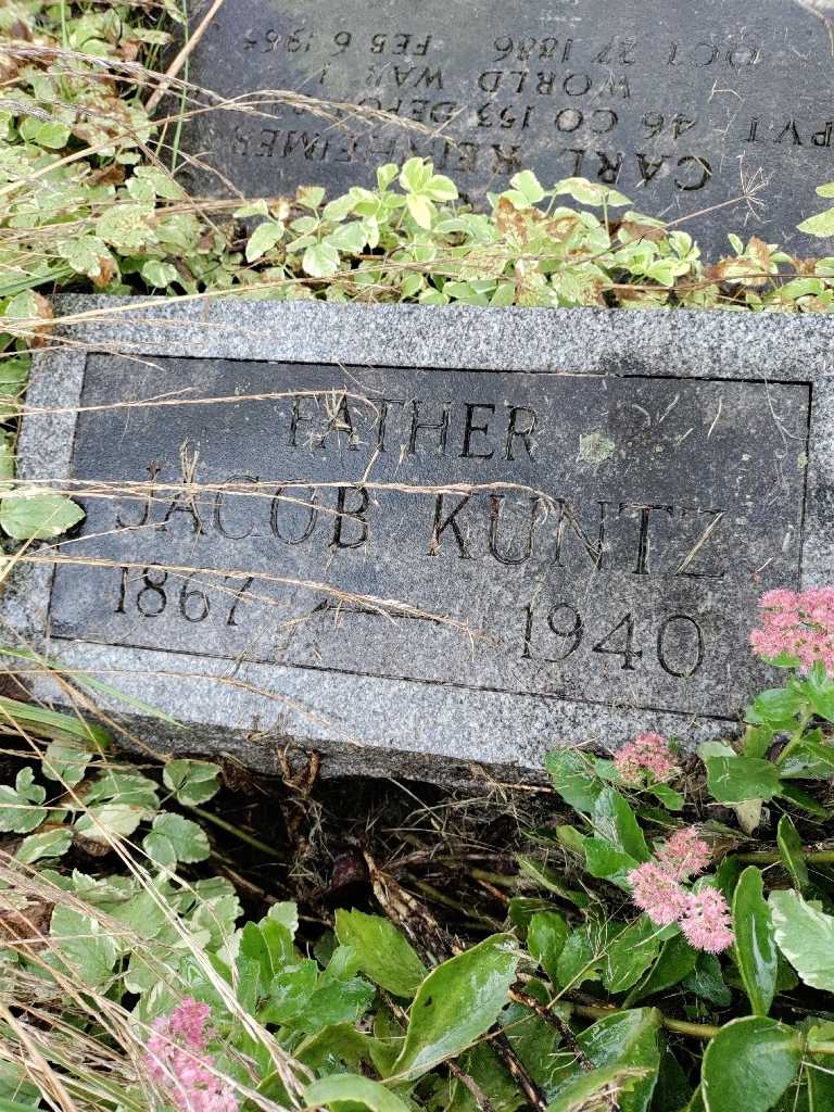 Jacob Kuntz's grave. Photo 2