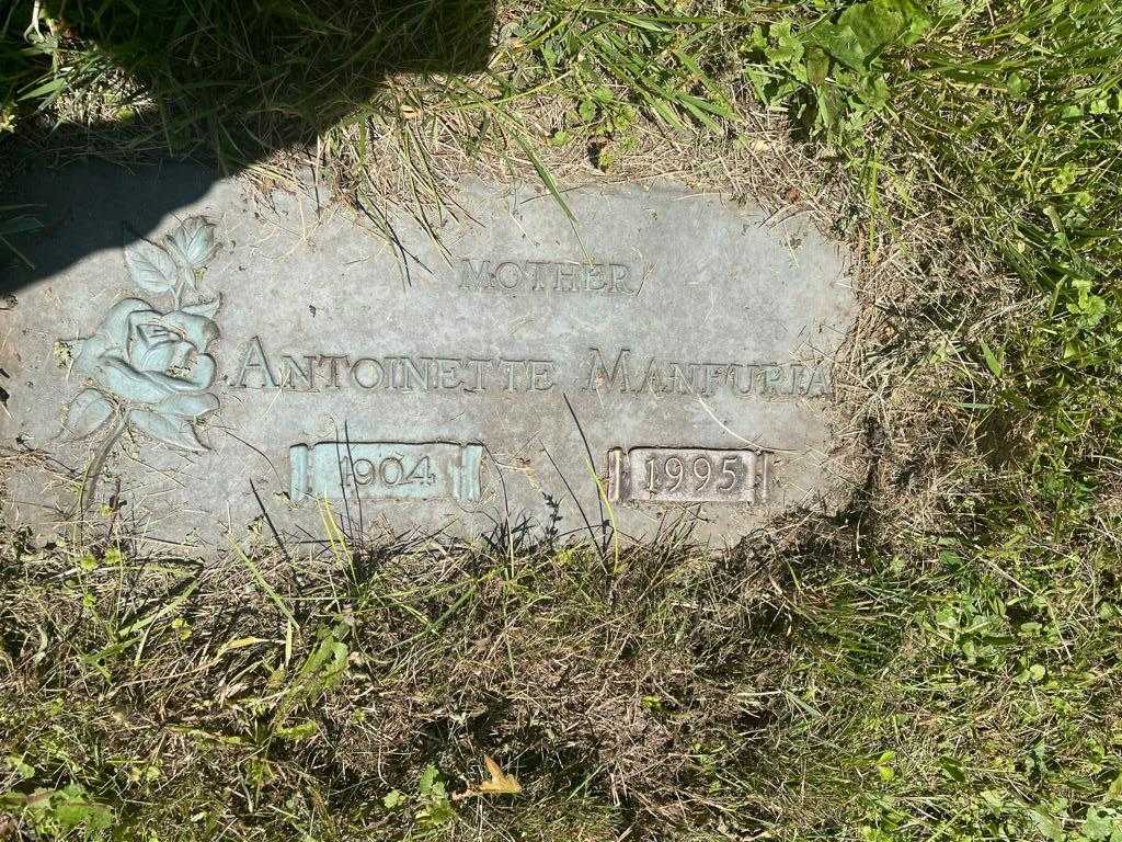Antoinette Manfuria's grave. Photo 1