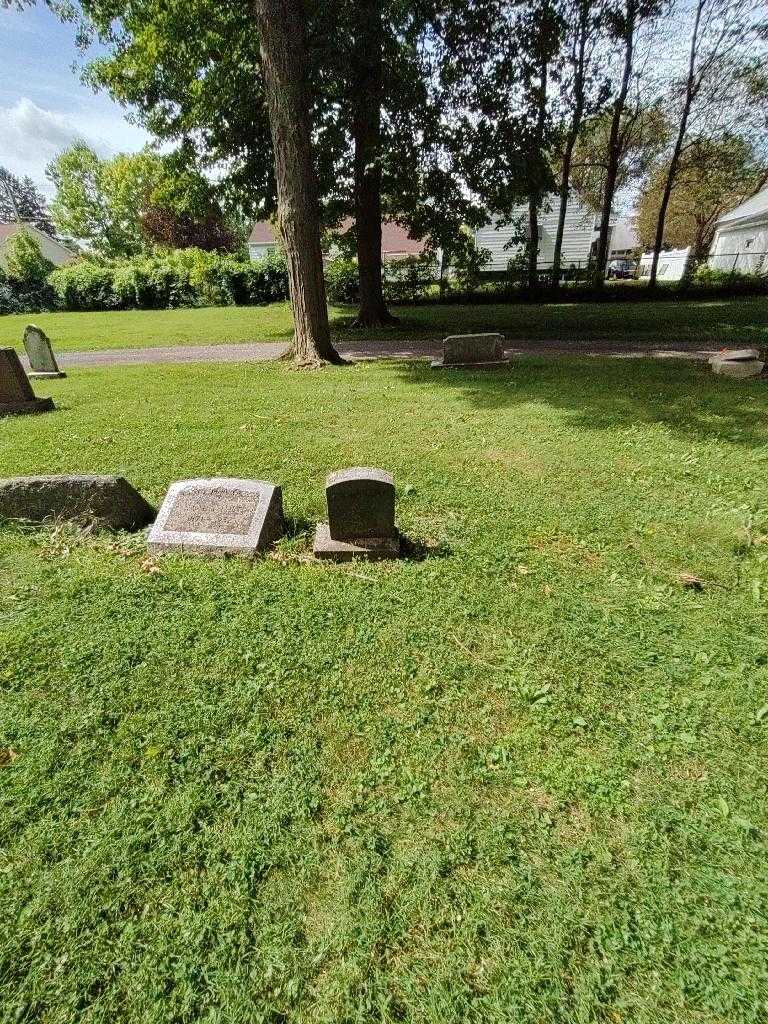 Henrietta K. Smith's grave. Photo 1