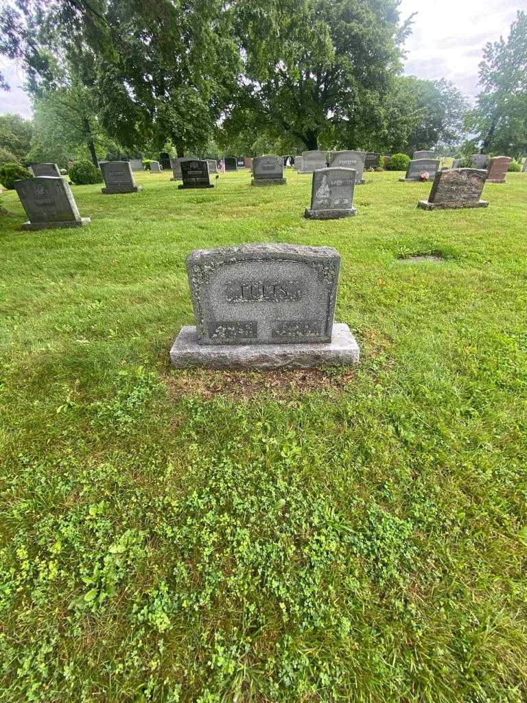 Earl A. Fults's grave. Photo 1