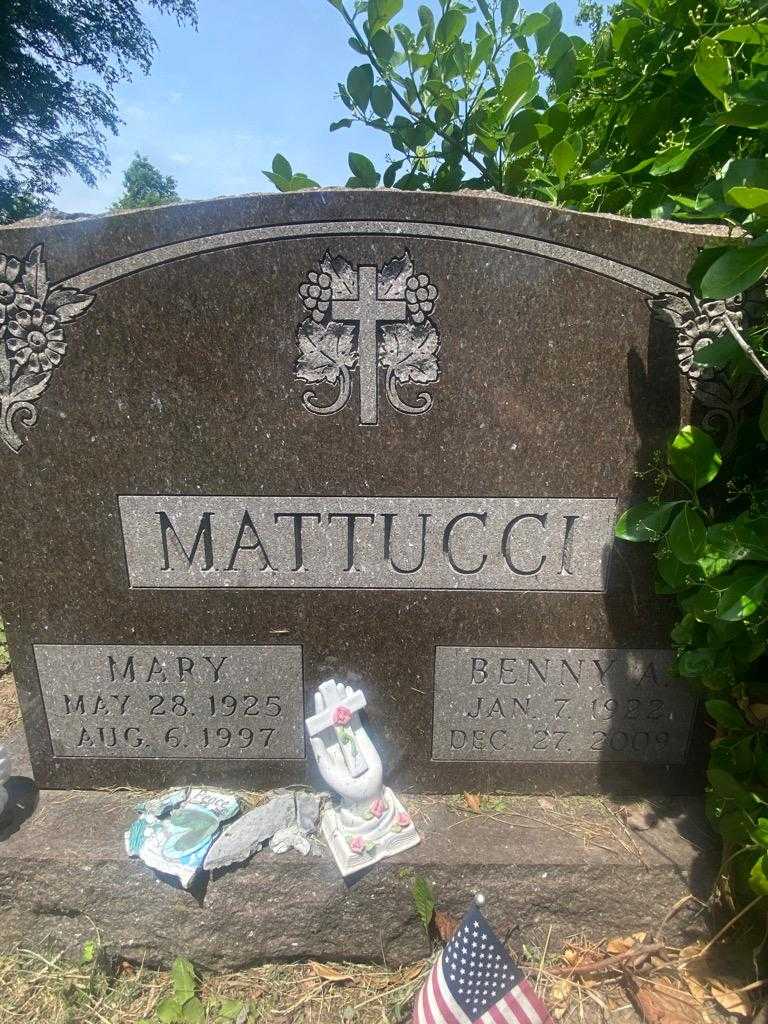 Benny A. Mattucci's grave. Photo 3