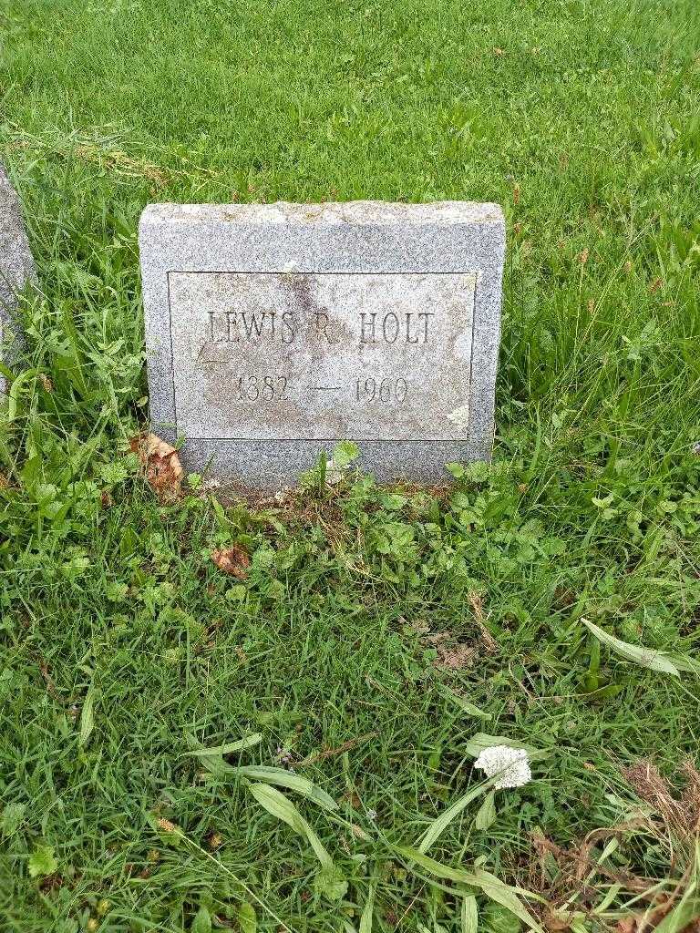 Lewis R. Holt's grave. Photo 2