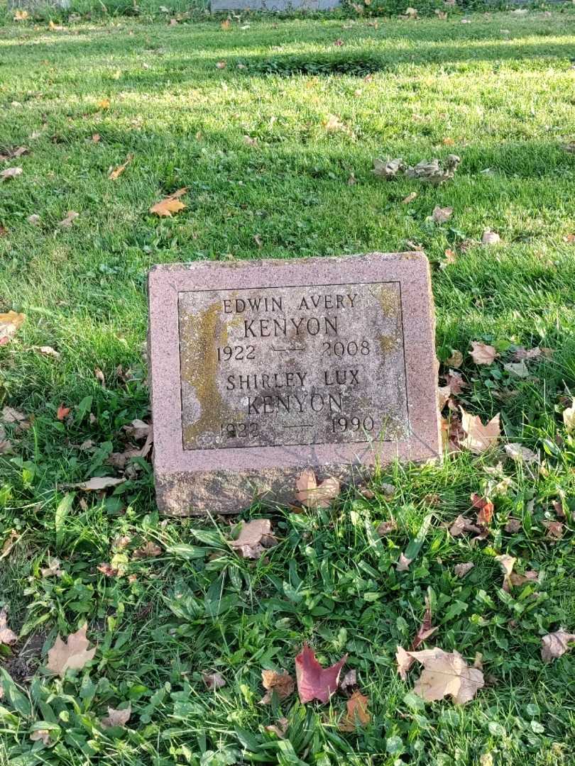 Shirley Lux Kenyon's grave. Photo 2