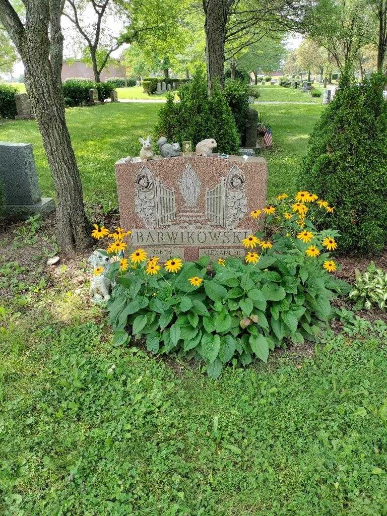 Nancy Barwikowski's grave. Photo 1