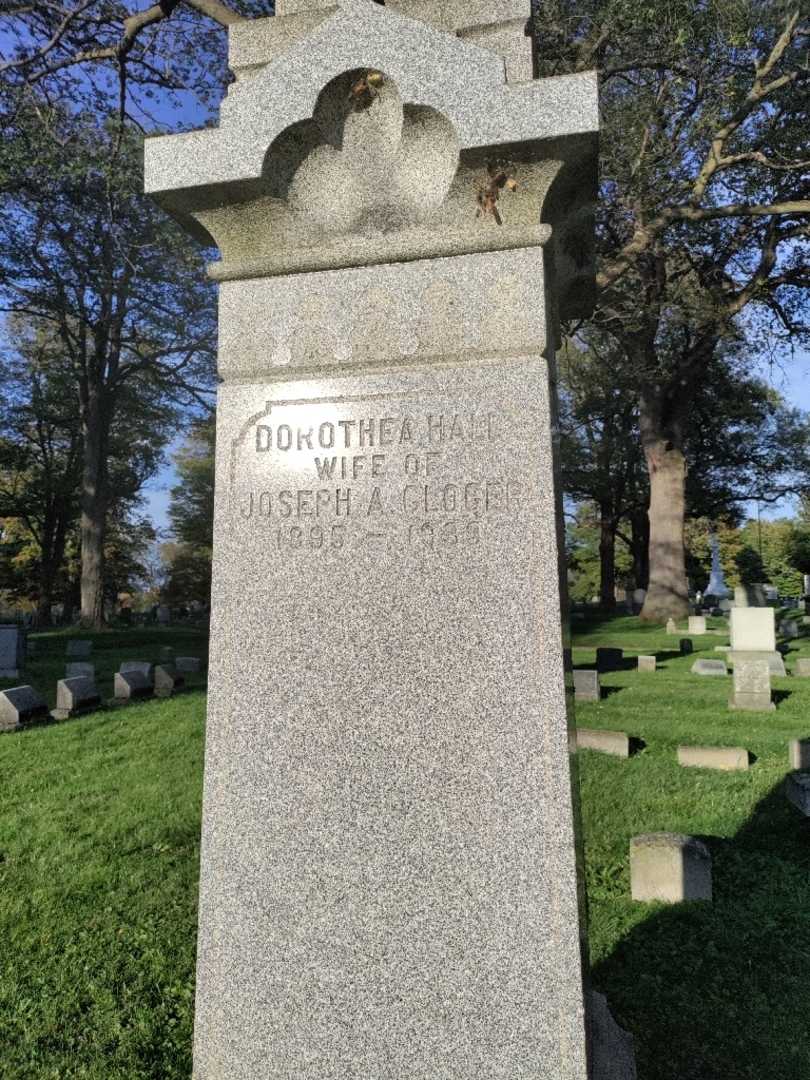 Dorothea Gloger Hall's grave. Photo 4