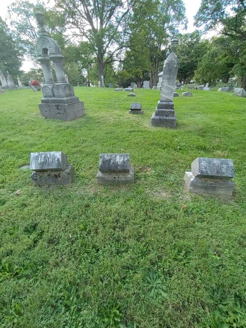 Emma L. Schrouder's grave. Photo 1