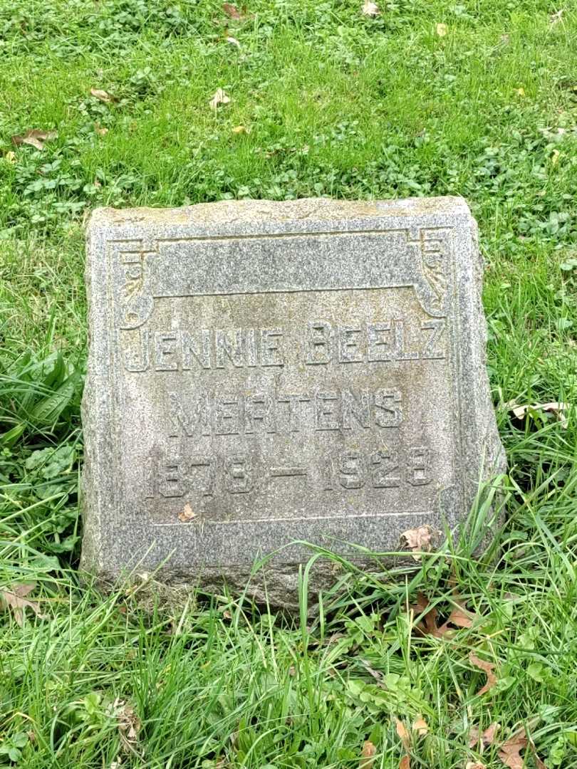 Jennie Beelz Mertens's grave. Photo 3