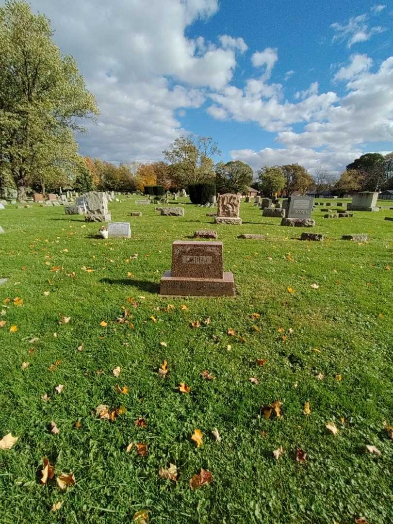 Minnie F. Dudley's grave. Photo 1