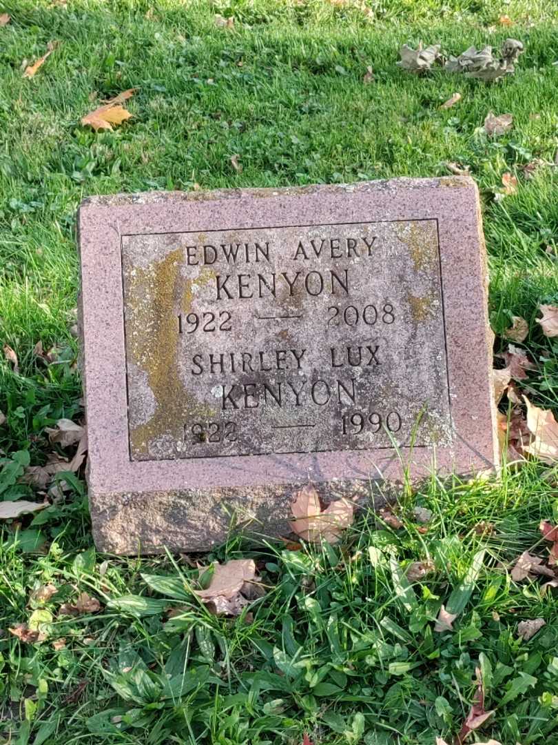 Shirley Lux Kenyon's grave. Photo 3