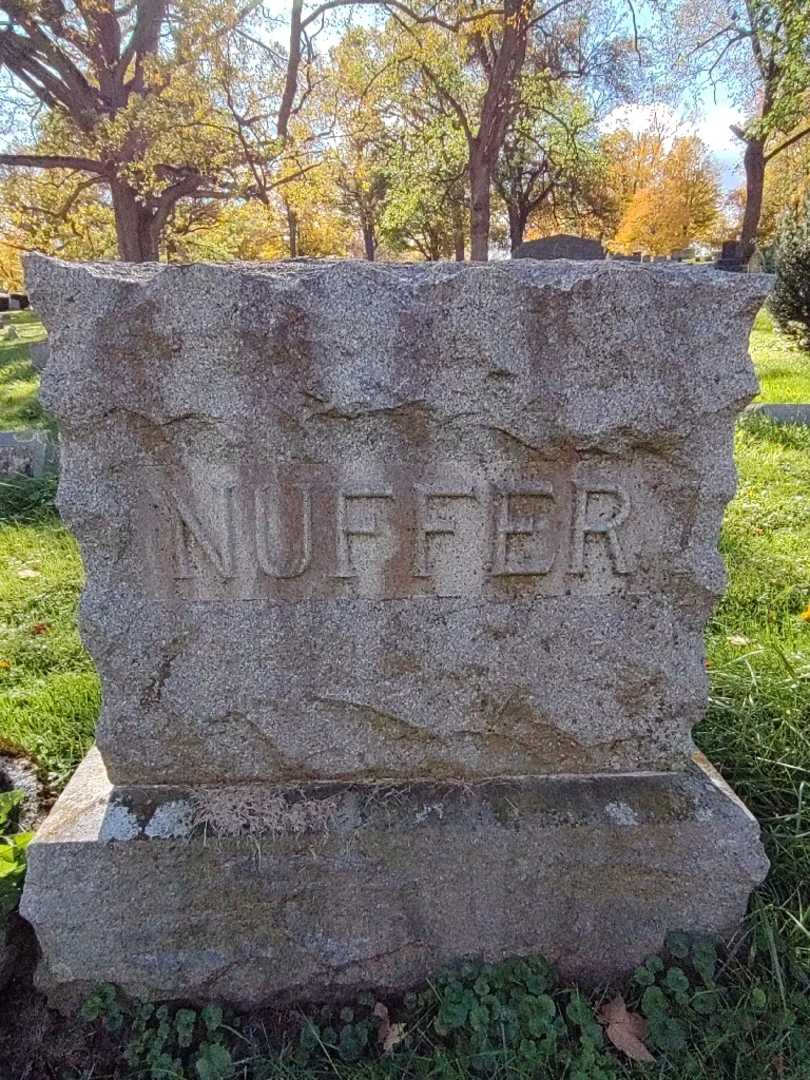 Minnie Nuffer's grave. Photo 4