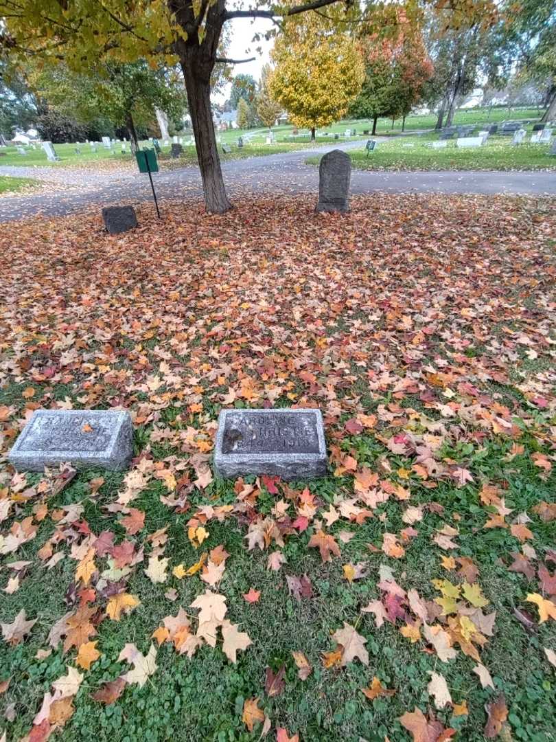 Caroline Christie's grave. Photo 1