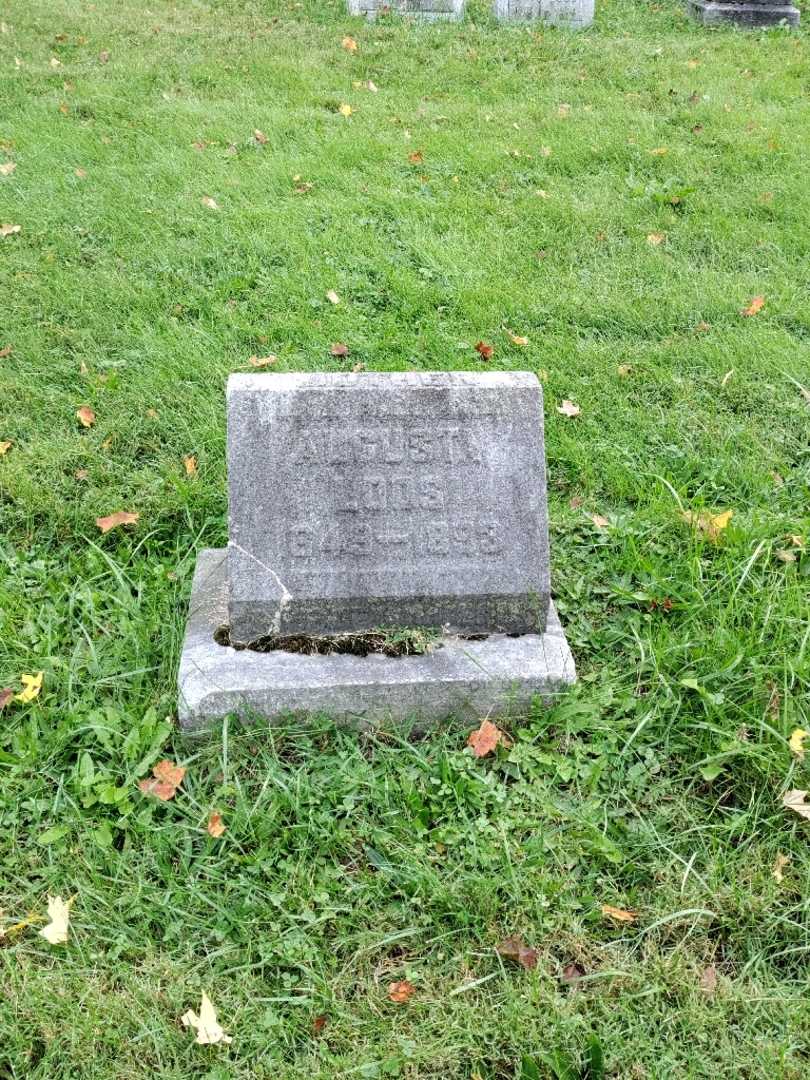 Augusta M. Loos's grave. Photo 2