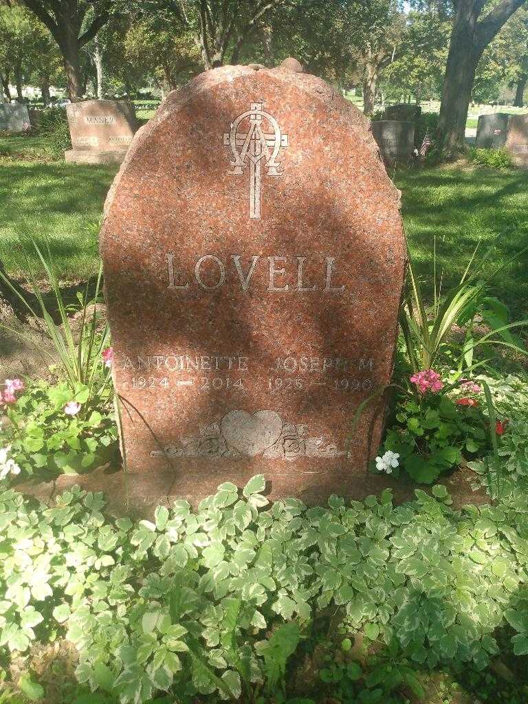 Antoinette Lovell's grave. Photo 2
