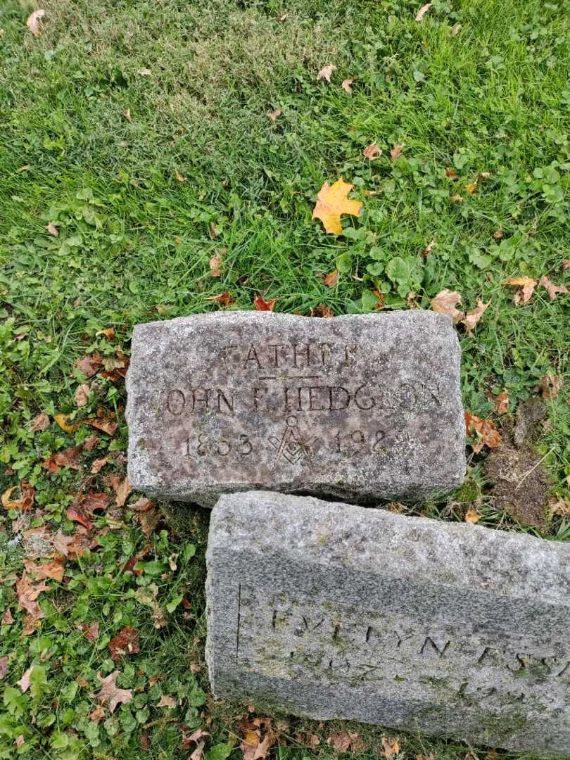John E. Hedglon's grave. Photo 2