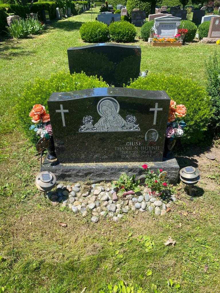 Thanh Giuse N. Huynh's grave. Photo 2