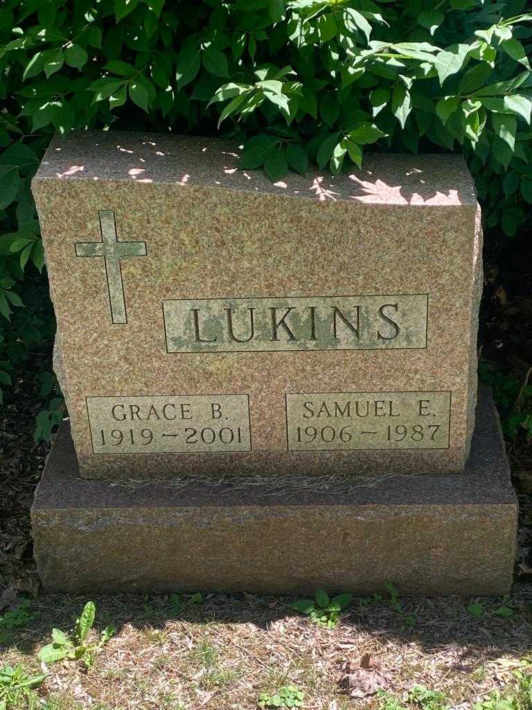 Grace B. Lukins's grave. Photo 3