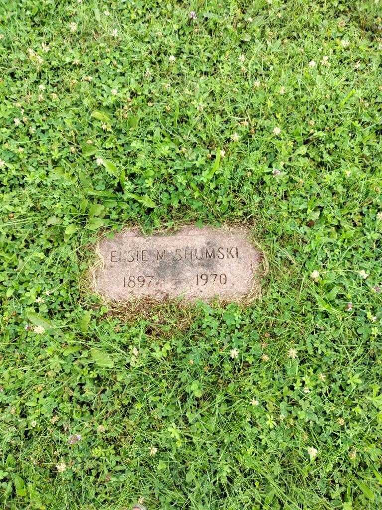 Elsie M. Shumski's grave. Photo 1