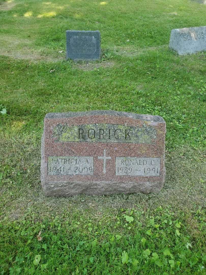 Ronald C. Rorick's grave. Photo 3