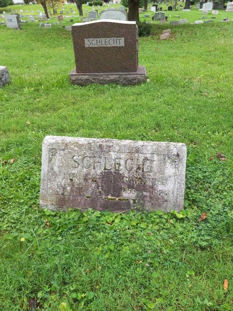 Gottfried Schlecht's grave. Photo 1