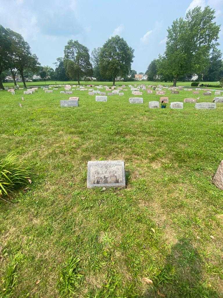 Paul P. Mick's grave. Photo 1