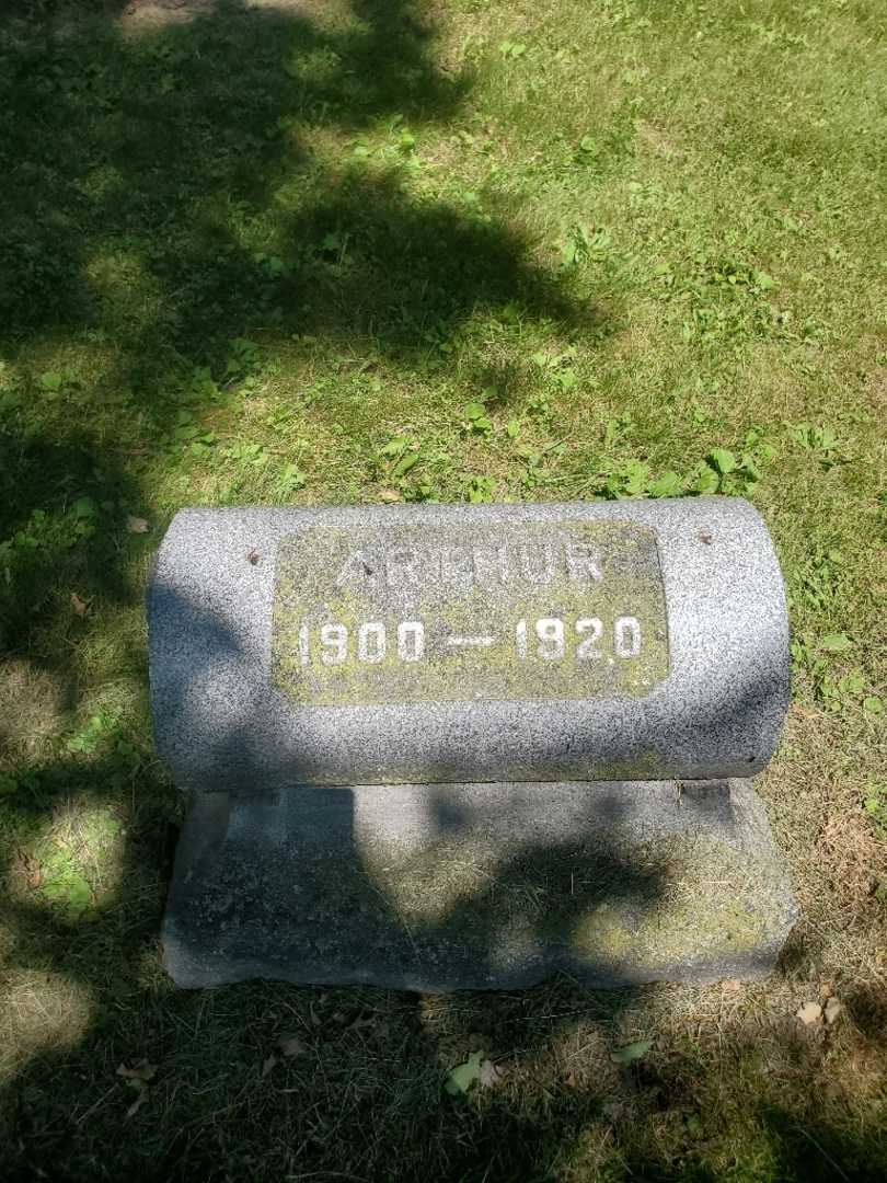 Elizabeth A. Bayliss's grave. Photo 1