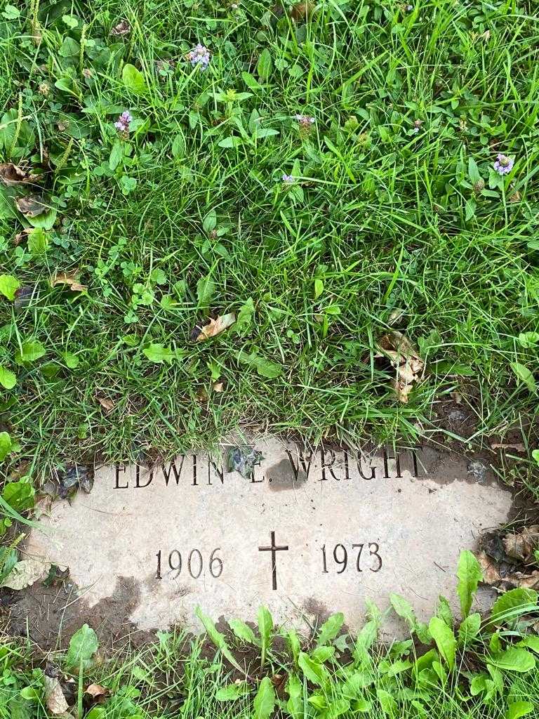 Edwin E. Wright's grave. Photo 3