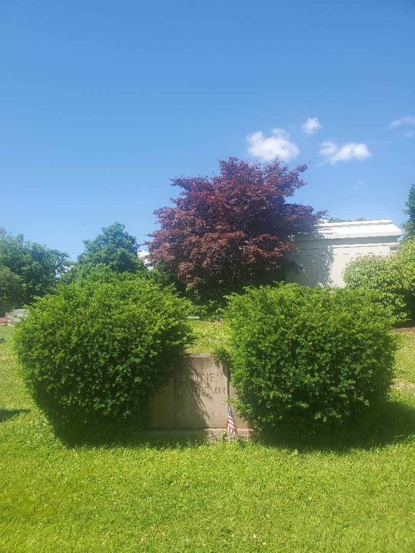 Edna S. Bulnes Schlemm's grave. Photo 2
