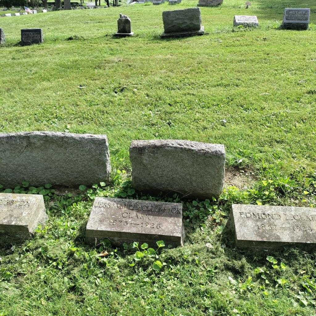 Jessamine L. Hollenbeck Clark's grave. Photo 1