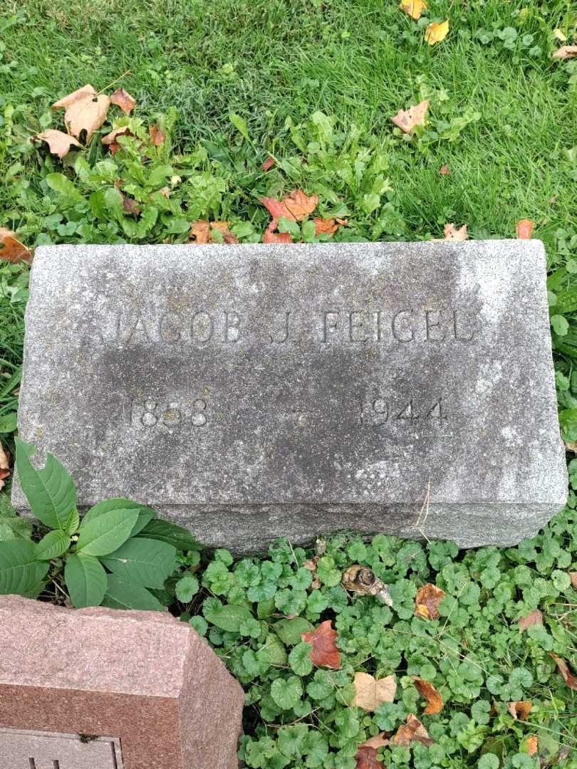 Jacob J. Feigel's grave. Photo 3