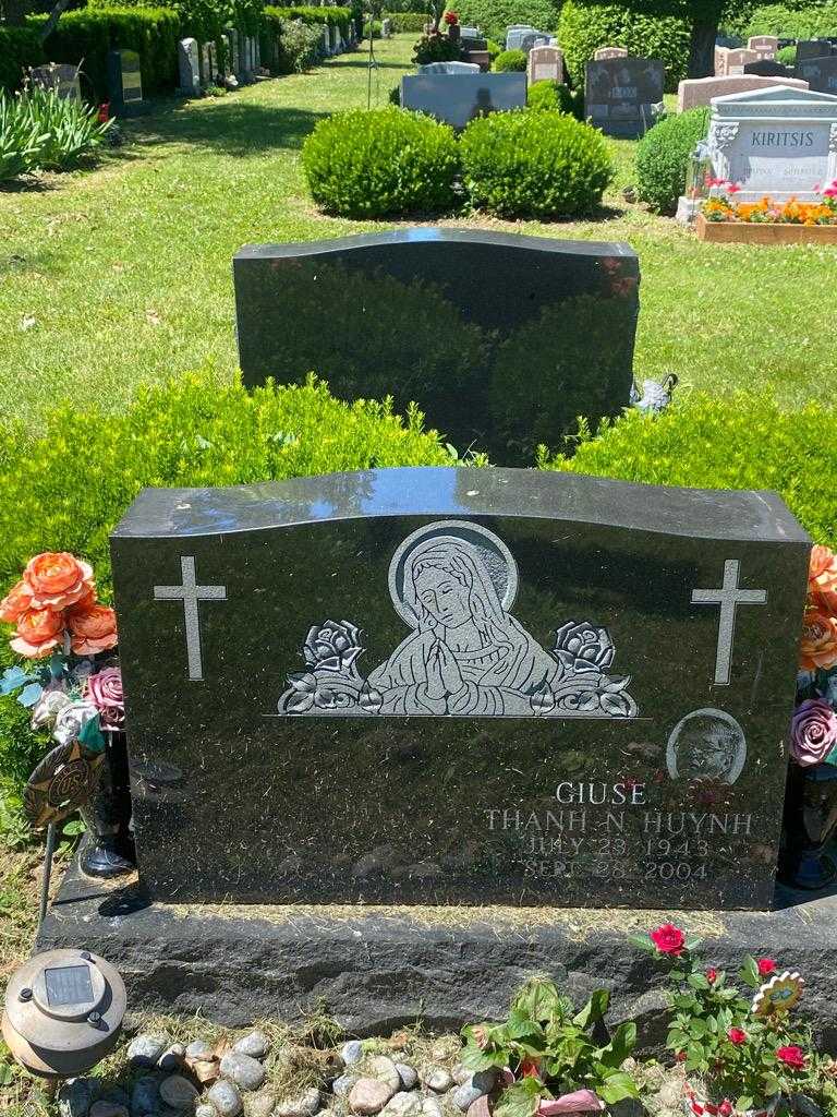 Thanh Giuse N. Huynh's grave. Photo 3