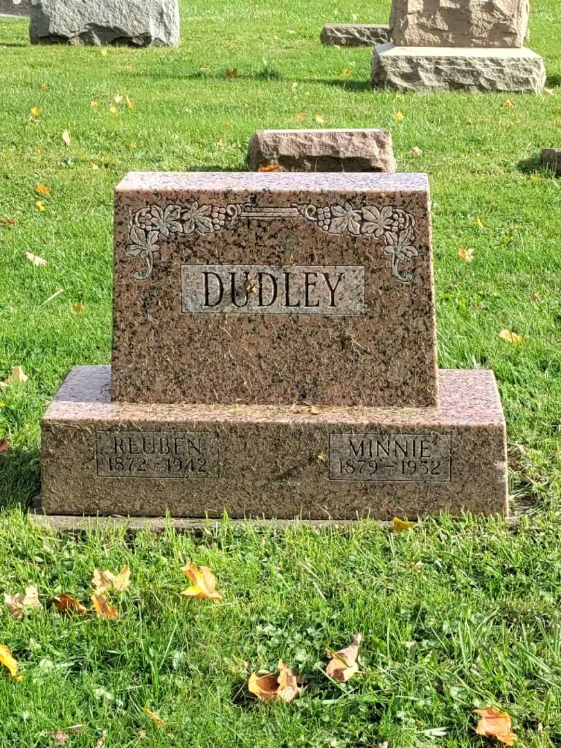 Minnie F. Dudley's grave. Photo 3