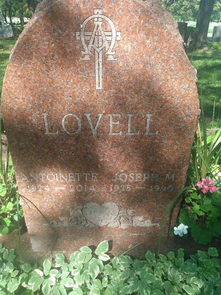 Antoinette Lovell's grave. Photo 3