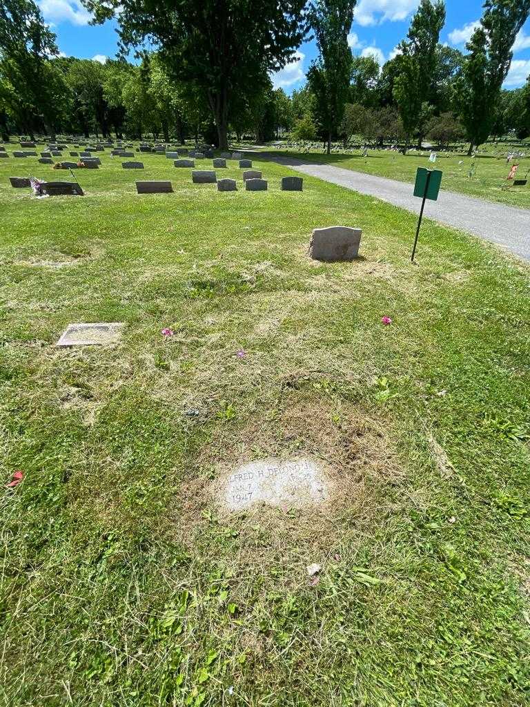 Alfred H. Delong Junior's grave. Photo 1