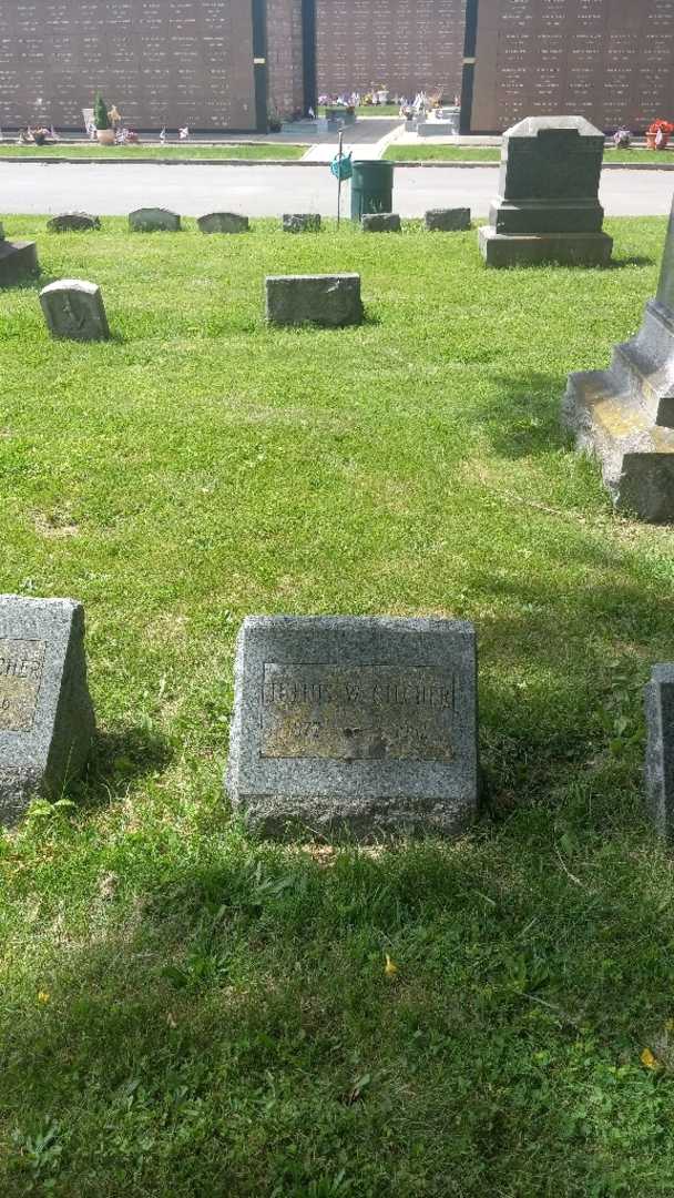 Julius W. Gilcher's grave. Photo 1