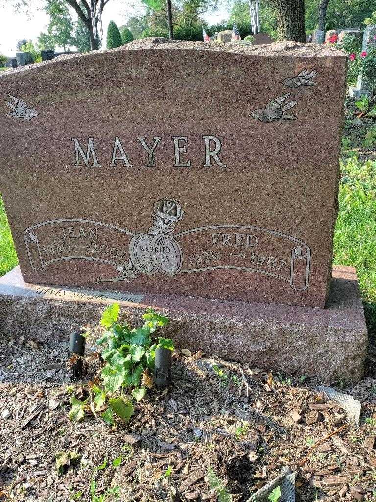 Fred Mayer's grave. Photo 3