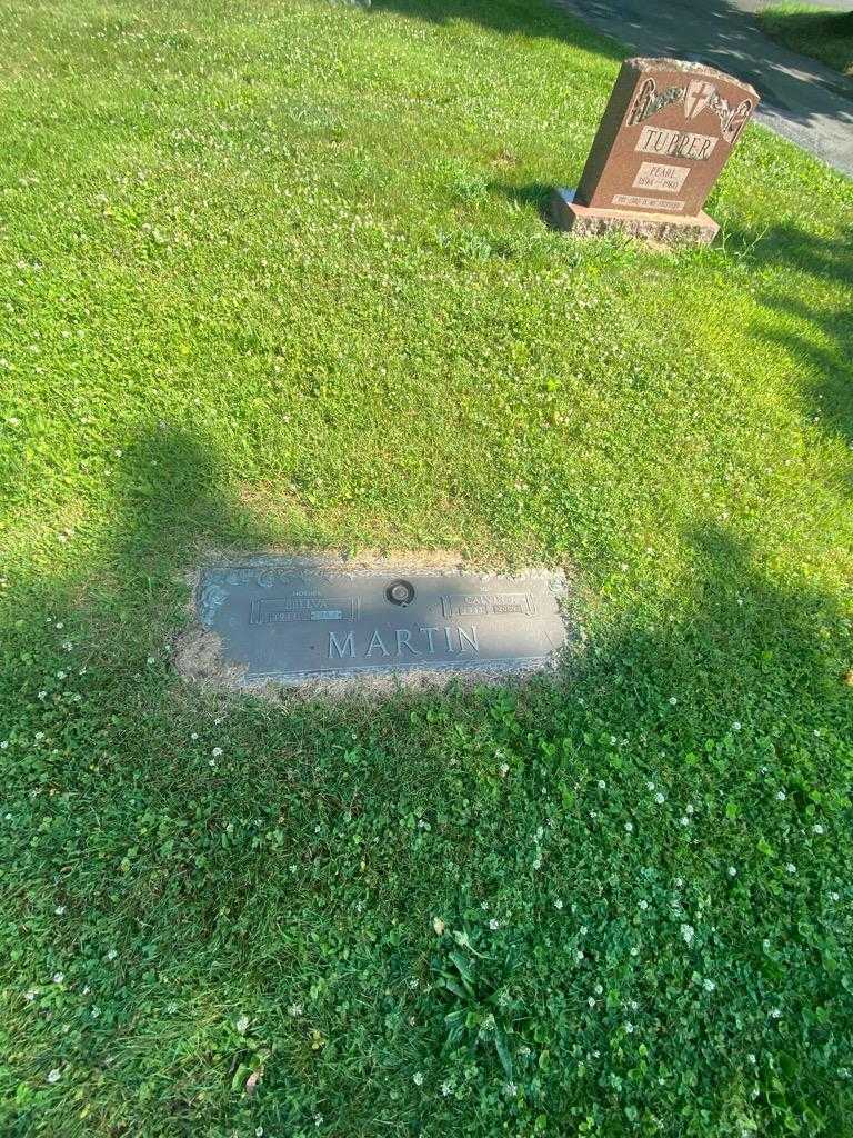 Bellva Martin's grave. Photo 1