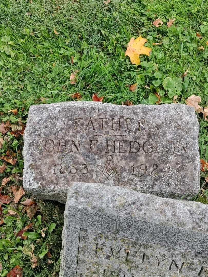 John E. Hedglon's grave. Photo 3