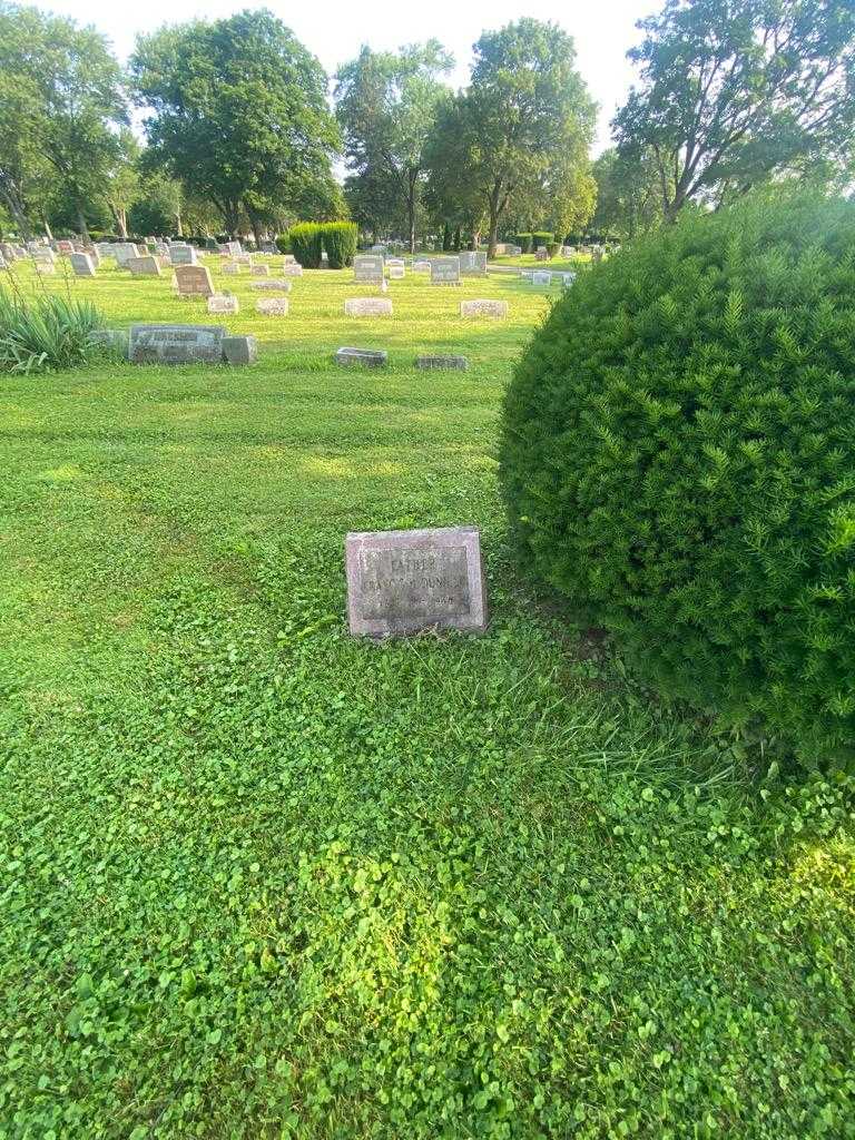 Francis H. Dunn Senior's grave. Photo 1