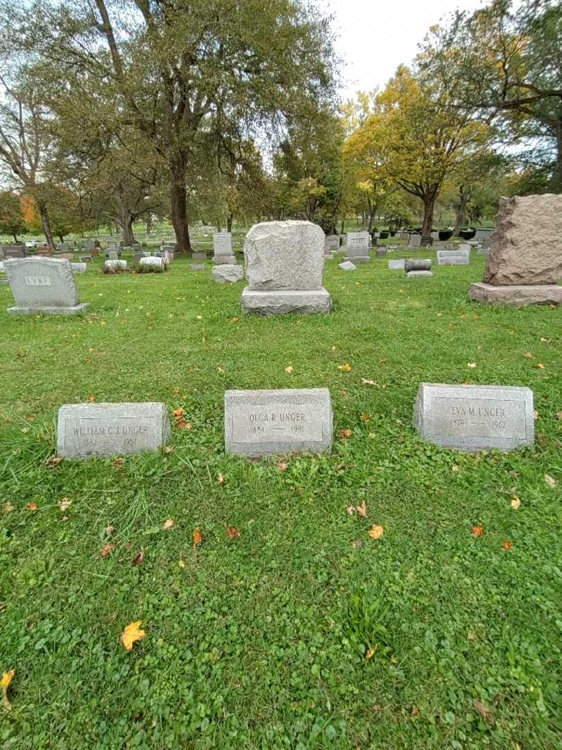 Olga R. Unger's grave. Photo 1