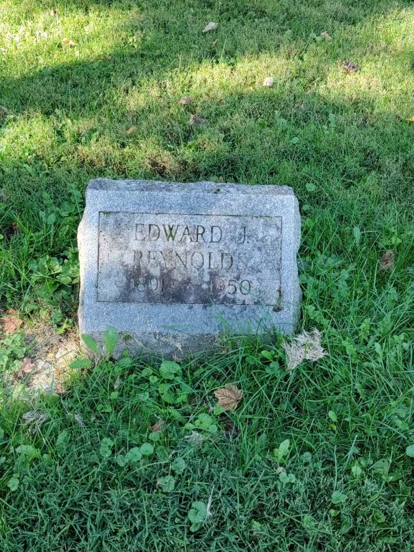 Edward J. Reynolds's grave. Photo 2