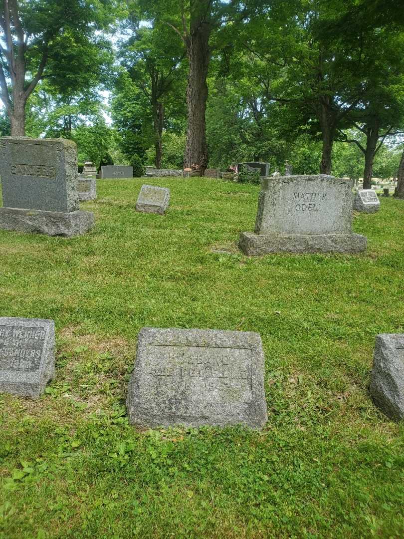 Doctor Albert Odell Grove's grave. Photo 1