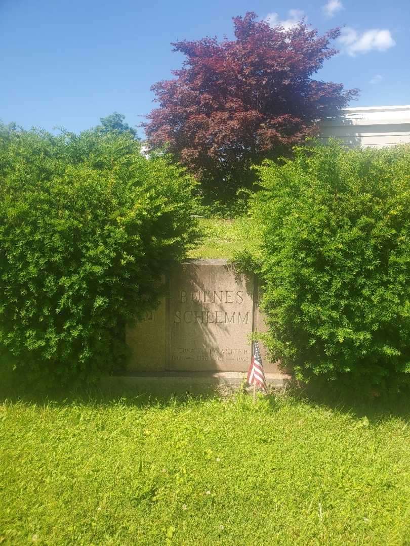 Edna S. Bulnes Schlemm's grave. Photo 3